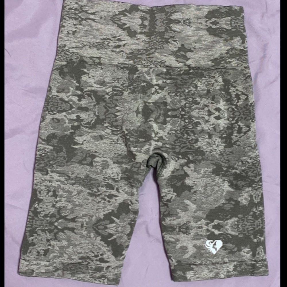 Women’s Best Spandex Bike Shorts 6” - Picture 2 of 5